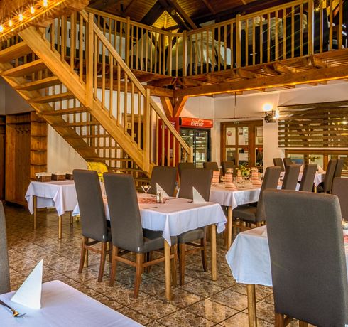 Dřevěné čalouněné židle ALBA