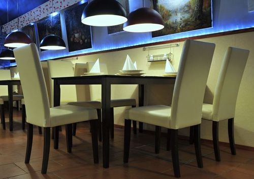 Čalouněná židle RELA.