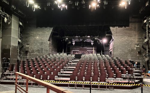 Kovové židle s  možností stohování