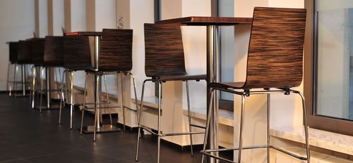 Kovové barové stoličky