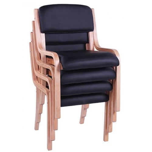Dřevěné židle stohovatelné pro konference nebo do čekáren.