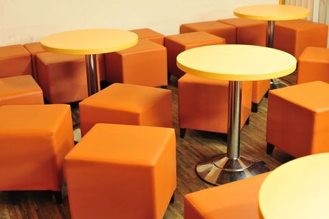 Taburet MICA 1 v diskotéce. Taburet MICA 1