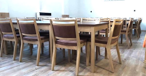 židle a stoly pro kulturní domy