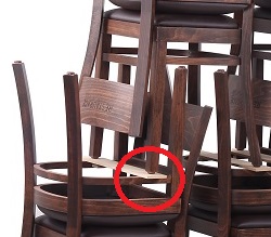 Stohovatelné židle se snadným uskladnění,