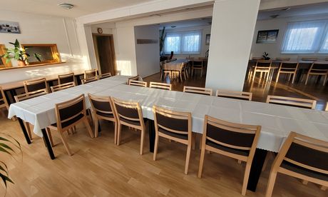 Čalouněné židle pro seniory do domova důchodců