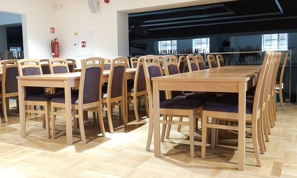 Dřevěné stoly pro Kulturní domy