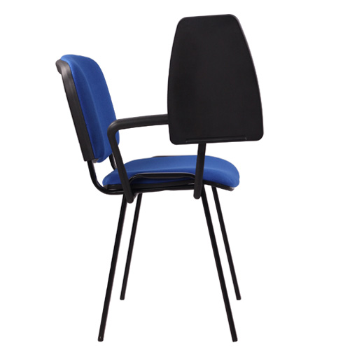 Židle s psacím stolečkem.