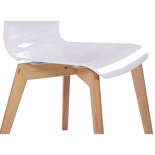 Plastové židle dřevěná konstrukce