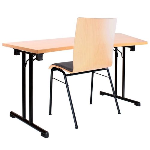 kovové černé židle a stoly