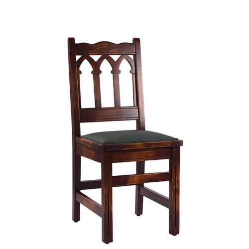 Dřevěné bukové židle s gotickým motivem