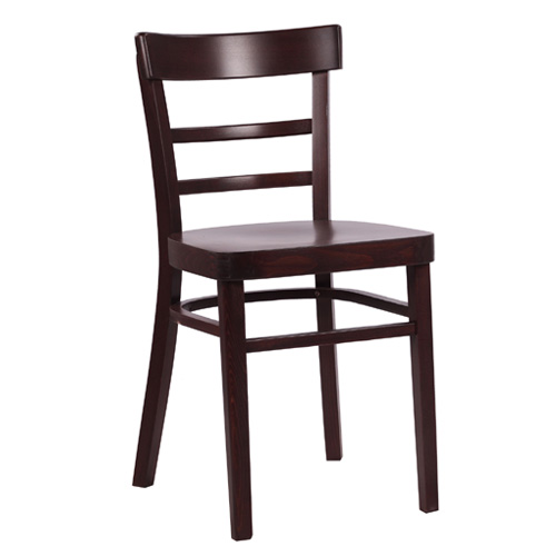 Dřevěná jídelní židle.