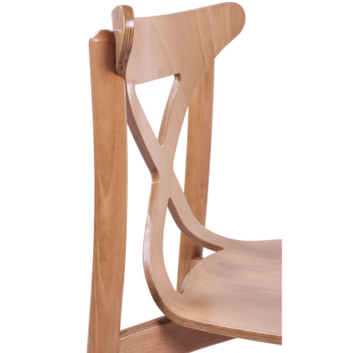 Drevěné stoličky do reštaurácie