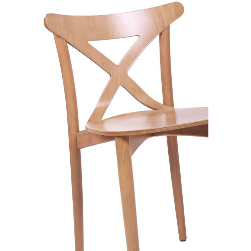 Drevěné stoličky do reštaurácie