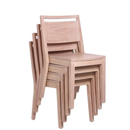 Drevěné stoličky stohovatelné