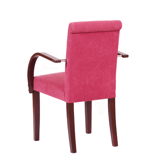 Pohodné dřevěné křeslo pro hotely.