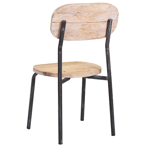 Židle ze stavebního dřeva použitého recyklovaného