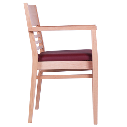 Drevené stoličky s lakťovou opierkou