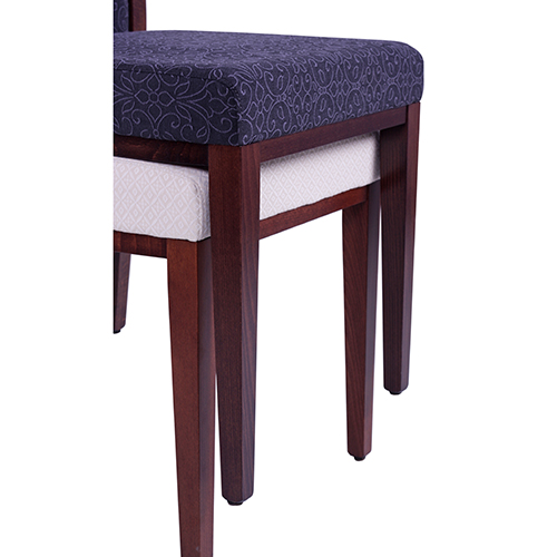 Stohovatelné dřevěné židle do restaurace