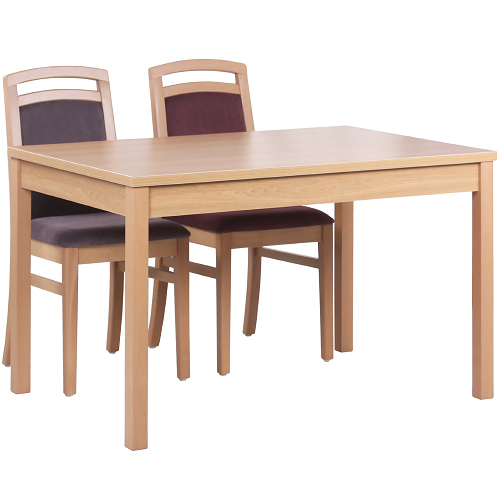 dřevěné stoly a židle pro kulturní domy