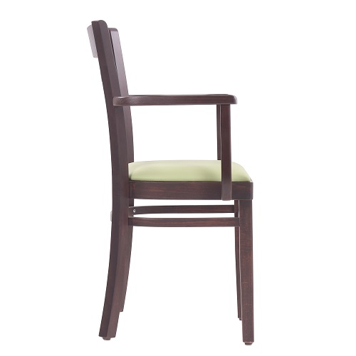 Drevené stoličky do reštaurácie